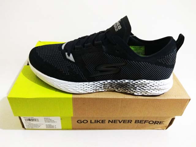  Sepatu Running Skechers  Performance Ultra Flight Go Run  Go 